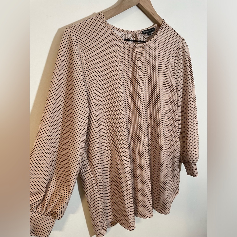 Adrianna Papell Pink With Black Polka Dot Blouse Size Medium Bubble Sleeve EUC - Picture 3 of 12